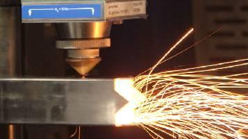 ¿Qué espesor puede cortar una máquina de corte por láser de fibra de 15000 vatios?